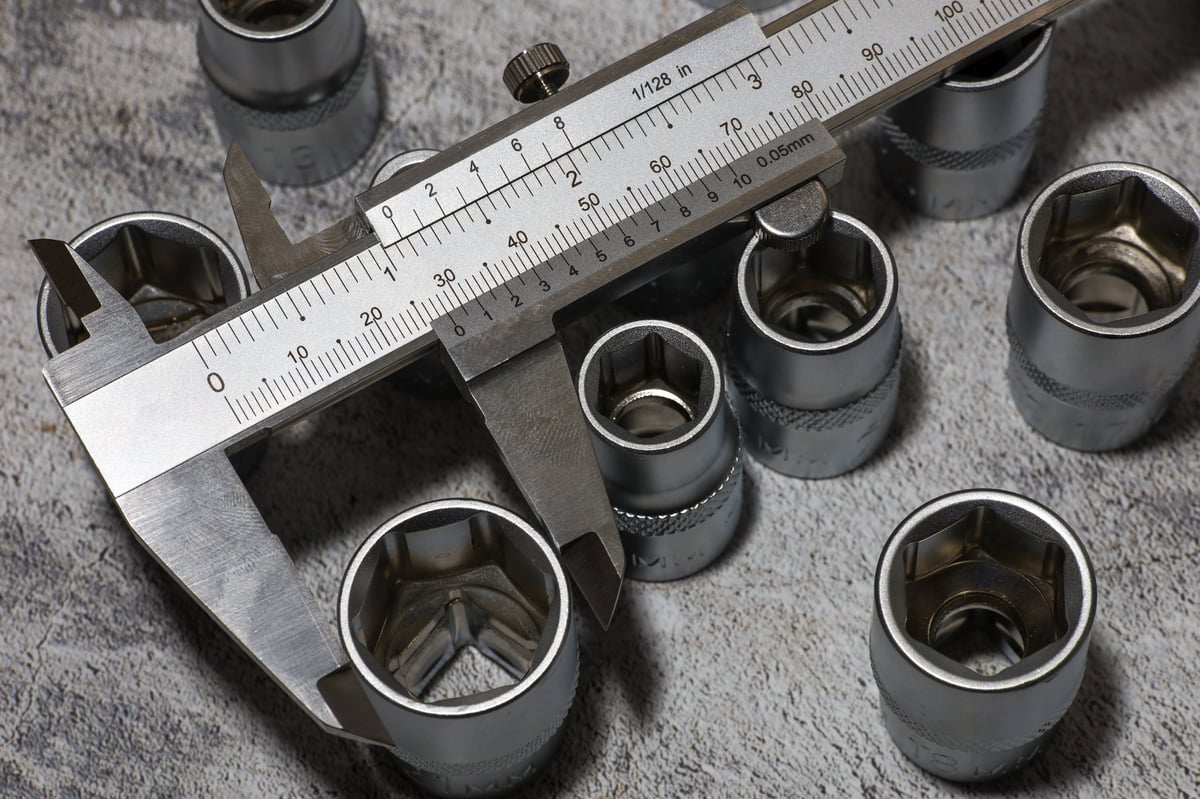 Caliper at an angle thickness measurement point