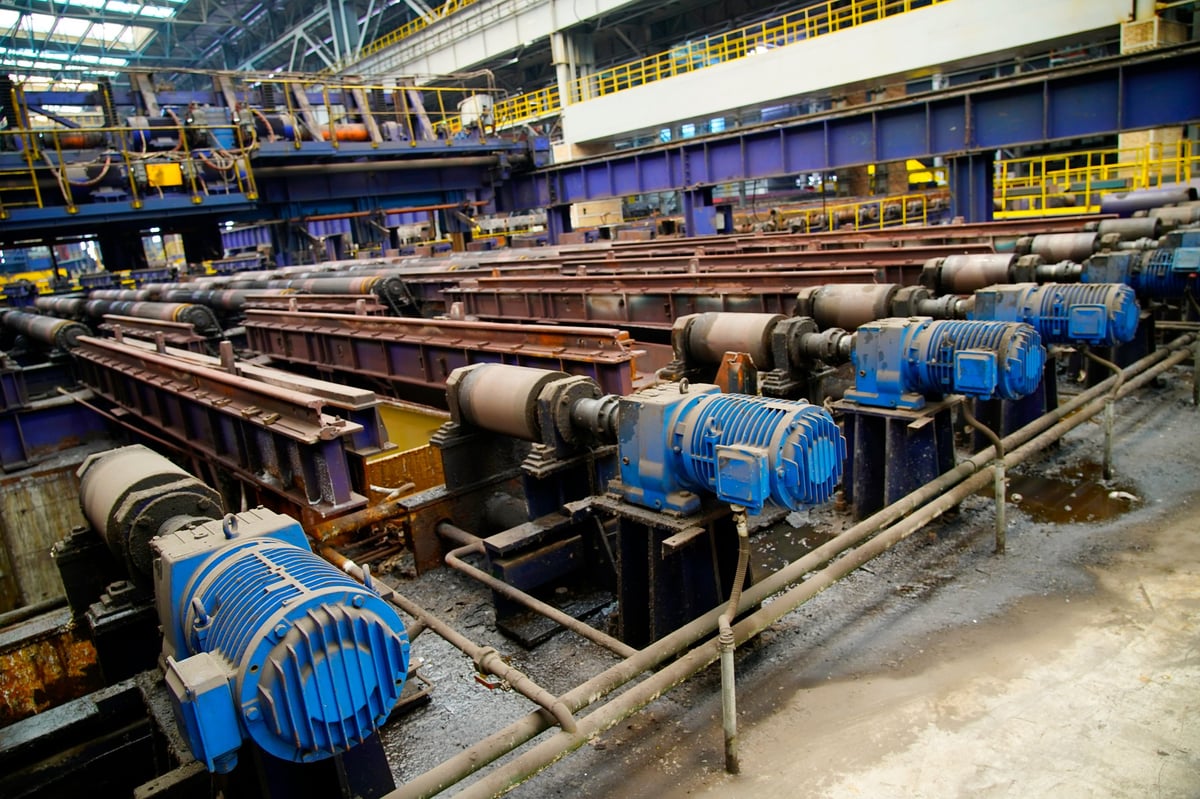 Bundled billets secured for breakbulk ocean transport with dunnage and lifting points visible